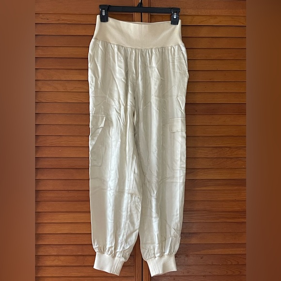 Cinq À Sept Gile Pants. Khaki color. Size S Women 
#20 - Picture 4 of 7